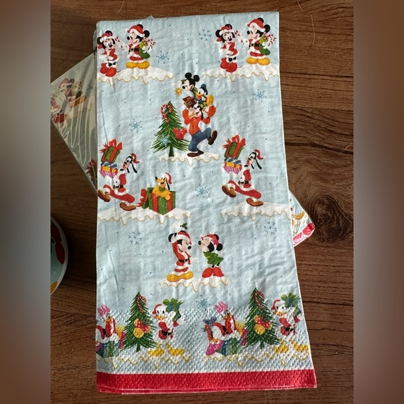 Disney Holiday Mickey & Friends Soap Dispenser and Matching Paper Hand Towels - Picture 6 of 8